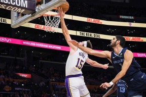 维基体育APP-莫兰特狂砍复出首战轰40分分，湖人迎来新赛季高光！的简单介绍